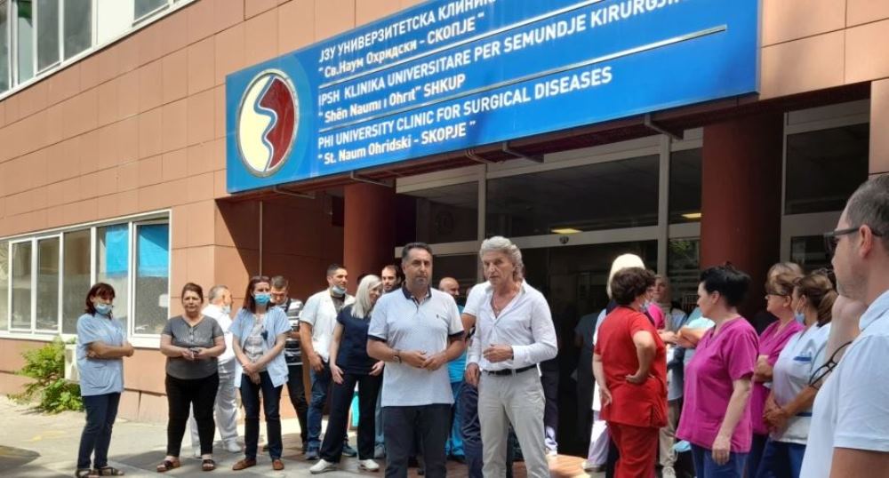 Mbi 1000 punonjes te shtetit ne Maqedoni ne greve, kerkojne rritje pagash